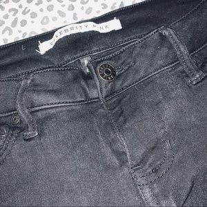 Celebrity Pink | Black | Midrise Skinny | 26